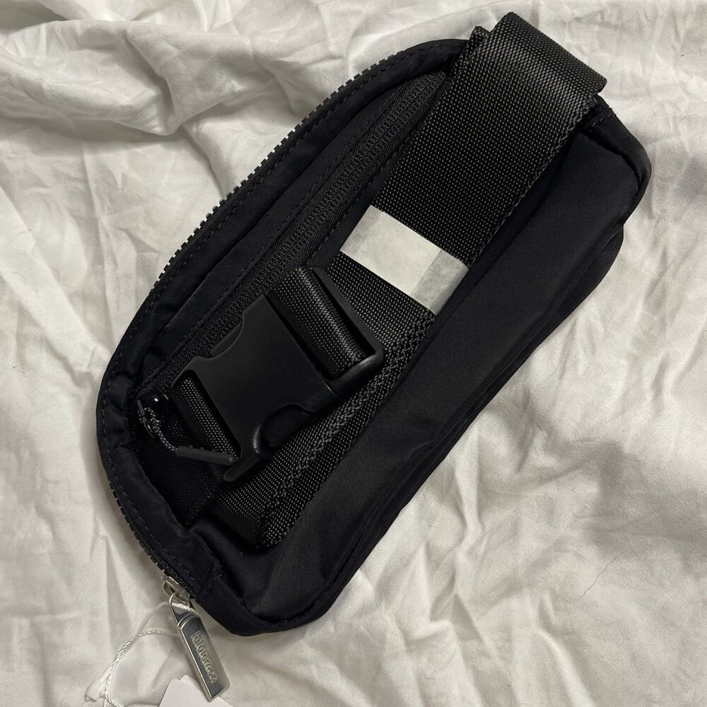Lululemon Everywhere Unisex Black Belt Bag Crossbody Versatile Travel Fanny Pack - Picture 7 of 10